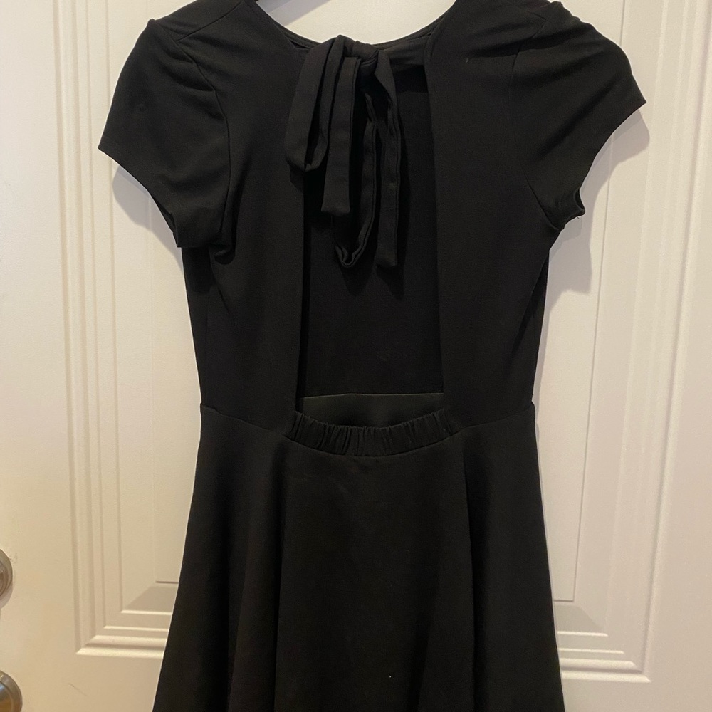 Backless black short sleeve dress